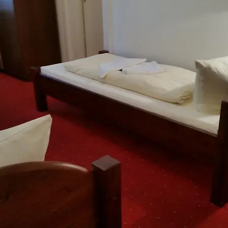 بنزيون كيما بيت ضيافة